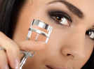 
The right way to use an eyelash curler

