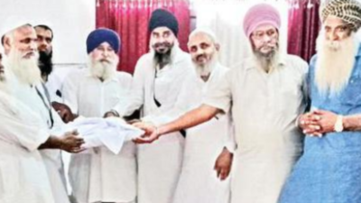Punjab: Custodians of Quran for over 75 years, gurdwara members give it ...