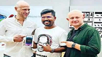 4th time first: Kochiite flies to Dubai to buy new iPhone model
