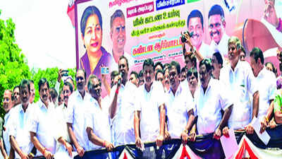 Coimbatore: AIADMK stages protest against power tariff hike