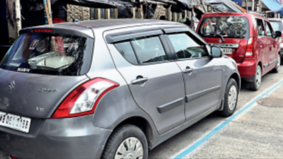 Kolkata: KMC files FIR against parking attendants fleecing shoppers