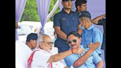 Odisha: IAF’s Suryakiran Aerobatic team enthrals with daredevilry