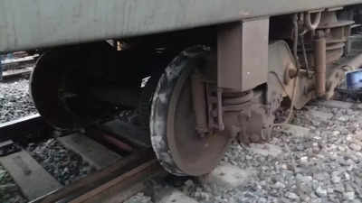 Odisha: Jan Shatabdi Express train derails at Bhadrak; no casualties