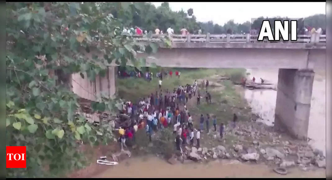 Jharkhand 7 Dead Many Injured As Bus Falls Off Bridge Ranchi News Times Of India