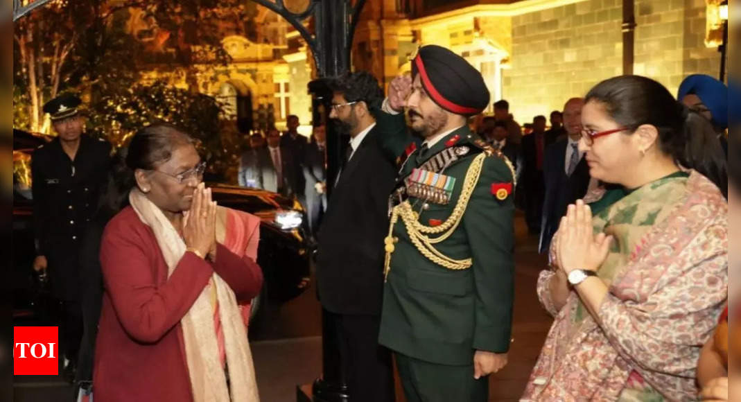 President Murmu reaches London to attend funeral of Queen Elizabeth II | India News – Times of India