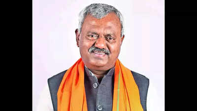 STS pulls up officials at Karnataka Development Programme meeting