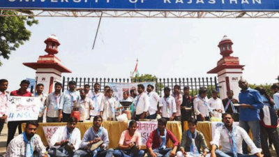 Jaipur: NSUI resorts to ‘Gandhigiri’ for protesting against unemployment