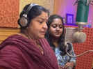 It was like a dream for Sinduri to stand next to singer Chithra
