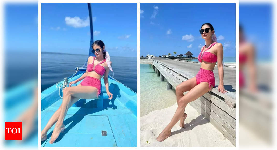 Mouni Roy stuns in a gorgeous pink bikini as she strikes a pose for the camera on a boat – WATCH – Times of India