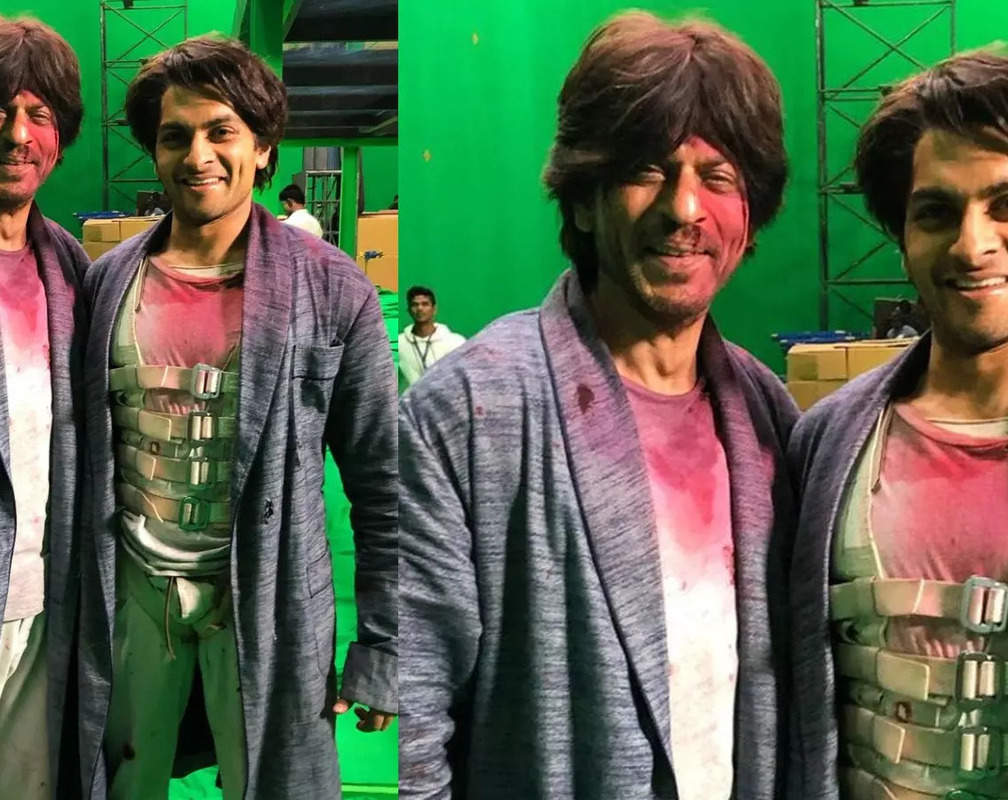 
Shah Rukh Khan's picture with his stunt double Hasit Savani goes viral
