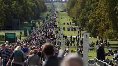 Hundreds of big screens, viewing areas for Queen's state funeral