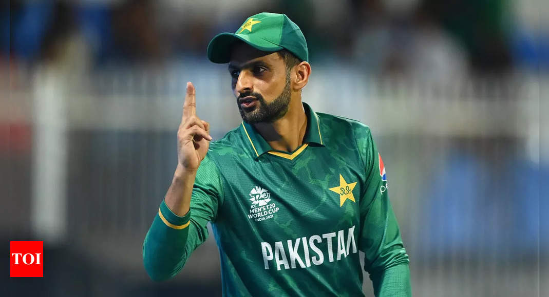 Mohammad Hafeez slams selectors for leaving Shoaib Malik out of Pakistan’s T20 World Cup squad | Cricket News – Times of India