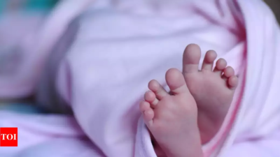 Ahmedabad: EMRI 108 staff rescue newborn girl child