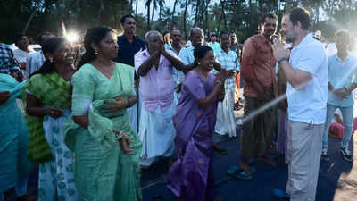 Bharat Jodo Yatra: Rahul Gandhi begins day 12 by interacting with fisherfolk in Alappuzha