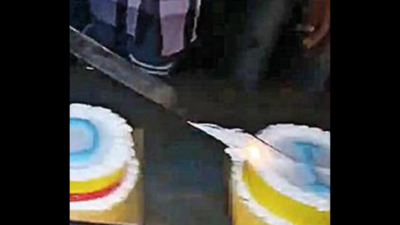 Mumbai Police Cake Mumbai police sends a birthday cake to woman saying  responsible citizen for not throwing a party  Trending  Viral News