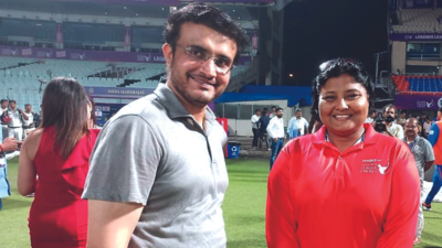 Howzatt! Gorakhpur’s Shivani Mishra plays umpire for Legends’ clash