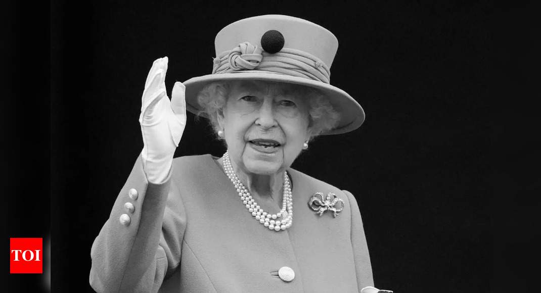 Queen buried with two pieces of jewellery