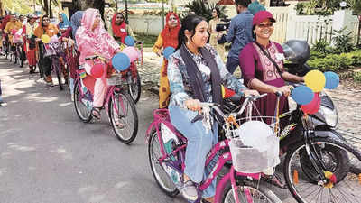 Kochi: Over 70 women cyclists participate in heritage tour
