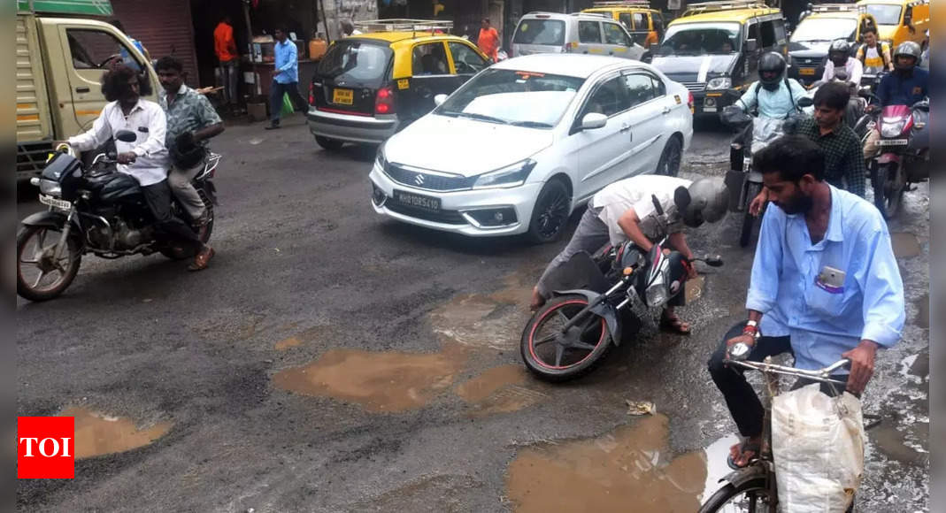 Bad roads hit life in Thane, Navi Mumbai