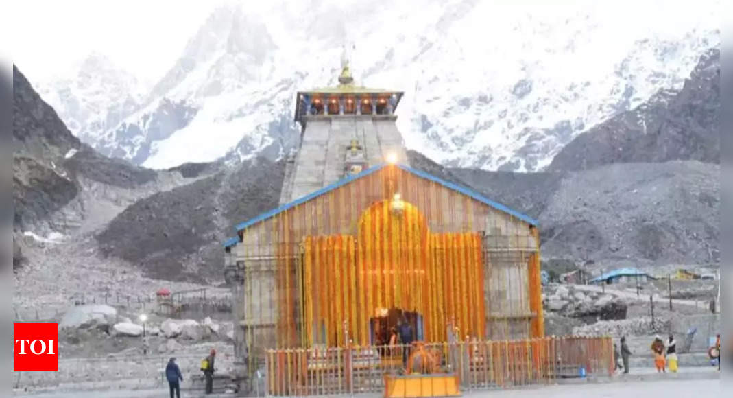 Entry of pilgrims into sanctum sanctorum of Kedarnath temple banned | India News – Times of India