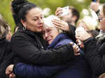 AP PHOTOS: Tearful crowds mourn Queen Elizabeth II