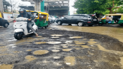 Congress accuses Ahmedabad Municipal Corporation of shoddy road repair work
