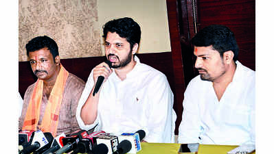 Yuva Sena secy seeks 2-yr fee waiver for students