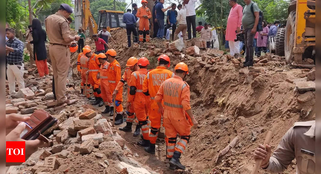 Noida Building Collapse: 4 dead, 8 rescued as boundary wall of Noida’s Jal Vayu Vihar society collapses | Noida News – Times of India