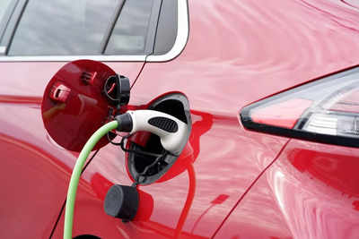 Delhi govt to install over 5,000 kerbside EV chargers on all major roads