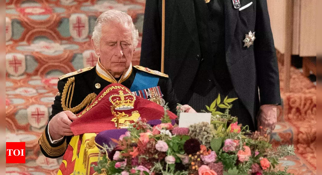 Les cérémonies terminées, le roi Charles III fait face à la plus grande tâche