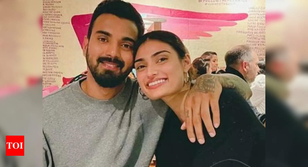 Athiya Shetty is all hearts as KL Rahul scores fifty against Australia – Times of India