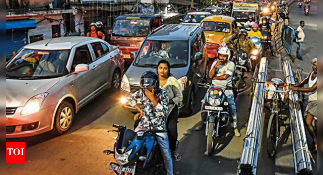 Kolkata: Motorists, buses hope for end to commute woes | Kolkata News ...