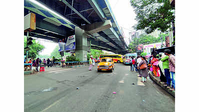 Racing buses crush city bus enthusiast’s father near SSKM