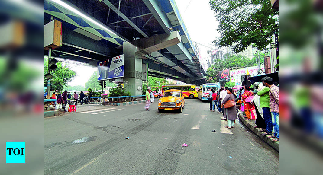 Racing Buses Crush City Bus Enthusiast’s Father Near Sskm | Kolkata ...