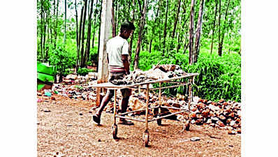 Karnataka: At Gadag hospital, stretchers used to carry waste
