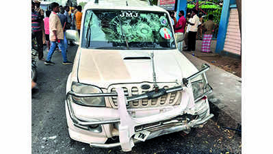 6 injured as car hits multiple vehicles