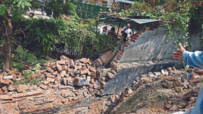 Noida wall collapse: Warning on weak base fell on deaf ears