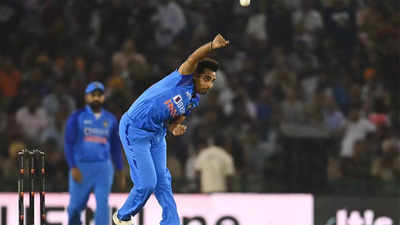 Bhuvneshwar Kumar's death over bowling is real concern: Sunil Gavaskar