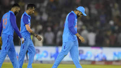 Social Humour: Fans mock India's bowling for failure to defend 208 against Australia