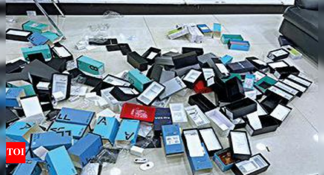 Hyderabad: Phones worth Rs 60 lakh stolen from electronics showroom ...
