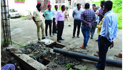 Expedite sewage laying work in Bhopal, BMC officials told