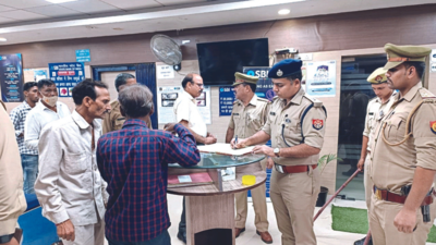 Checks at banks in Ghaziabad: Cops say guards not trained on guns