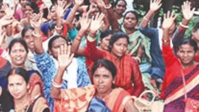 Jharkhand: Para teachers stage stir over pending salary