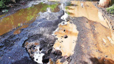 Nashik: Civic chief sets deadline of 1 month to repair all roads