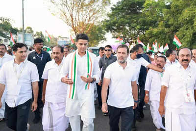 Congress president election: Can be both AICC chief & CM, says Gehlot; Digvijaya disagrees