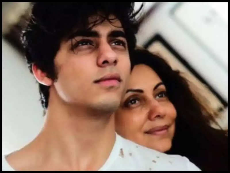 Koffee With Karan 7 Gauri Khan Says Son Aryan Is Her Fashion Police Reveals One Dating