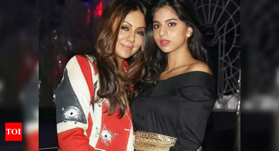 Suhana Khan Jets Off For A Vacation With Mom, Gauri Khan, Carries