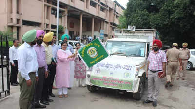 Ludhiana deputy commissioner flags off awareness vans to sensitize farmers against stubble burning