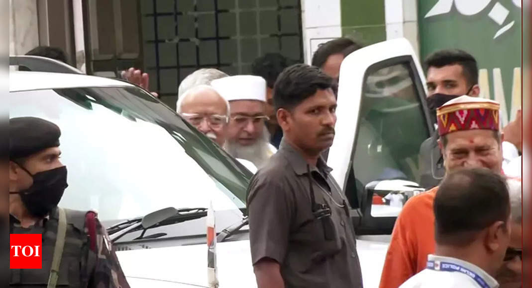 RSS chief Mohan Bhagwat visits mosque in Delhi, meets Muslim ...