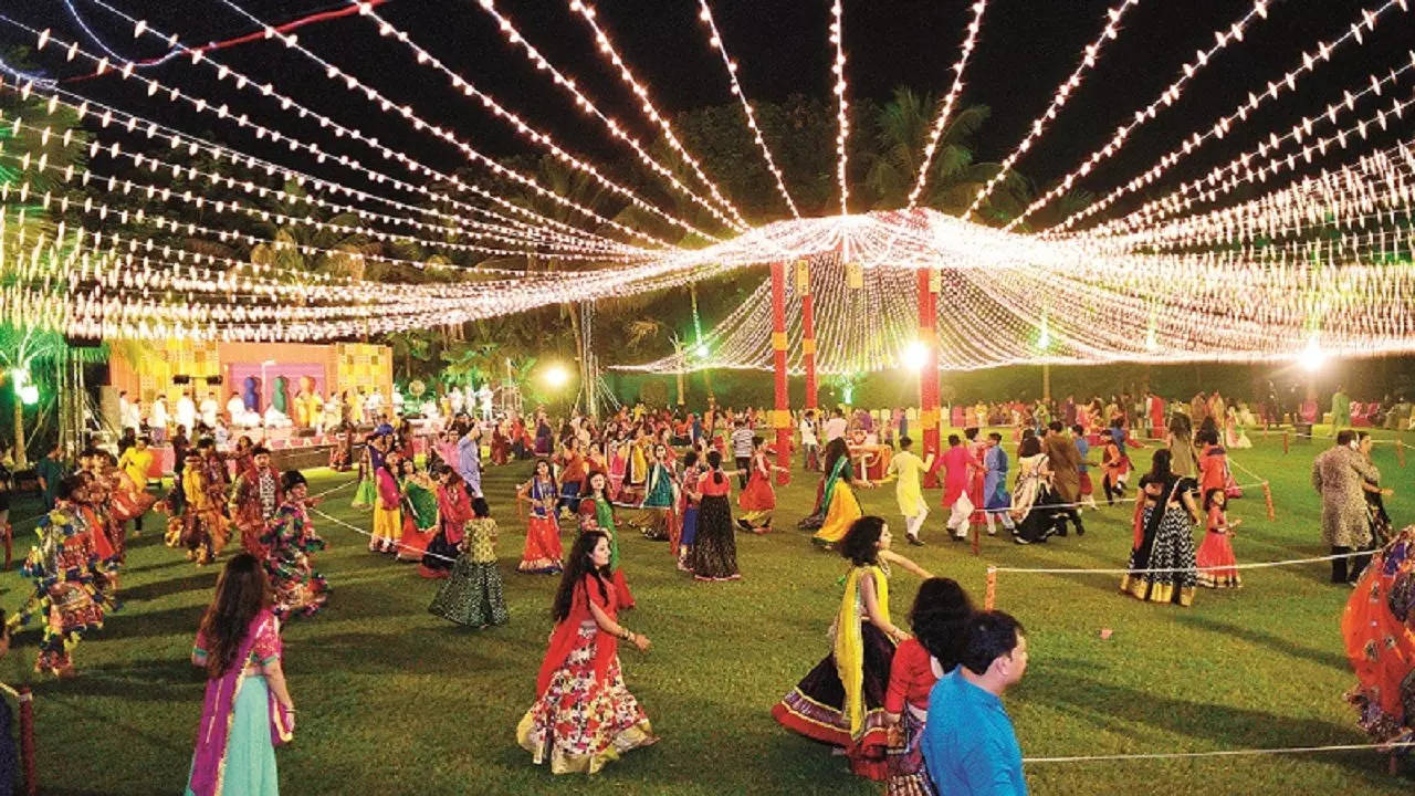 outdoor-garba-venue-packed-with-people-outdoors-bright-lights-colourful-outfits